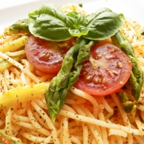 Teljes kiőrlésű spagetti spárgával